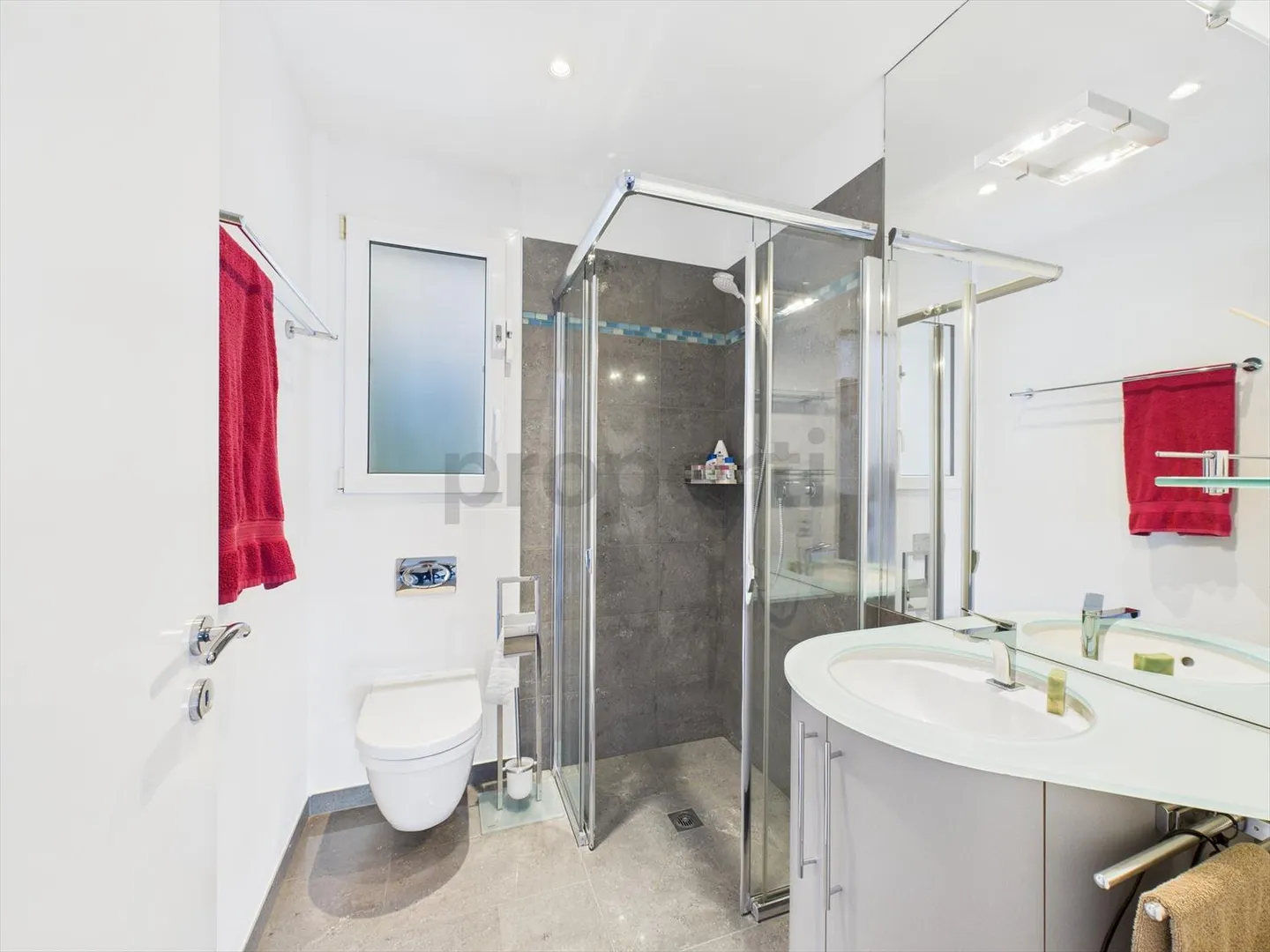 «Incantevole appartamento di 3.5 locali con vista mozzafiato sul Lago Maggiore / Charmante 3.5-Zimmer-Wohnung mit Seeblick in Gerra (Gambarogno)» - Foto 10 di 13