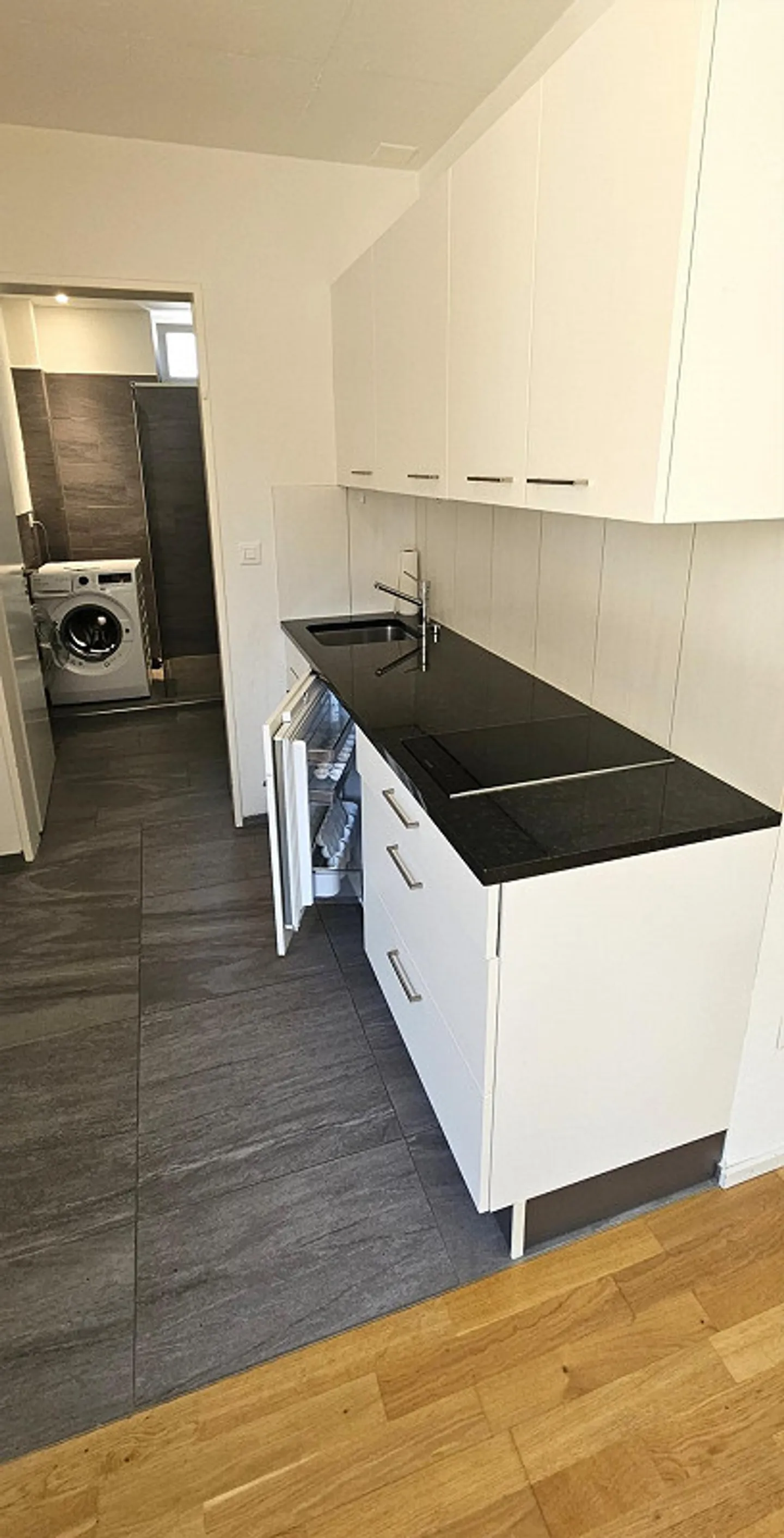 Appartement pratique d'une chambre avec cuisine et salle de bain - Photo 6 sur 8