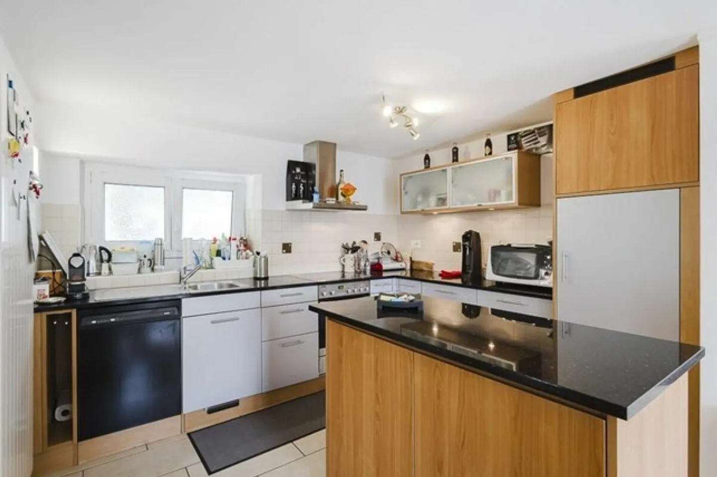 Spacious Multi-Family Home - Photo 4 of 18