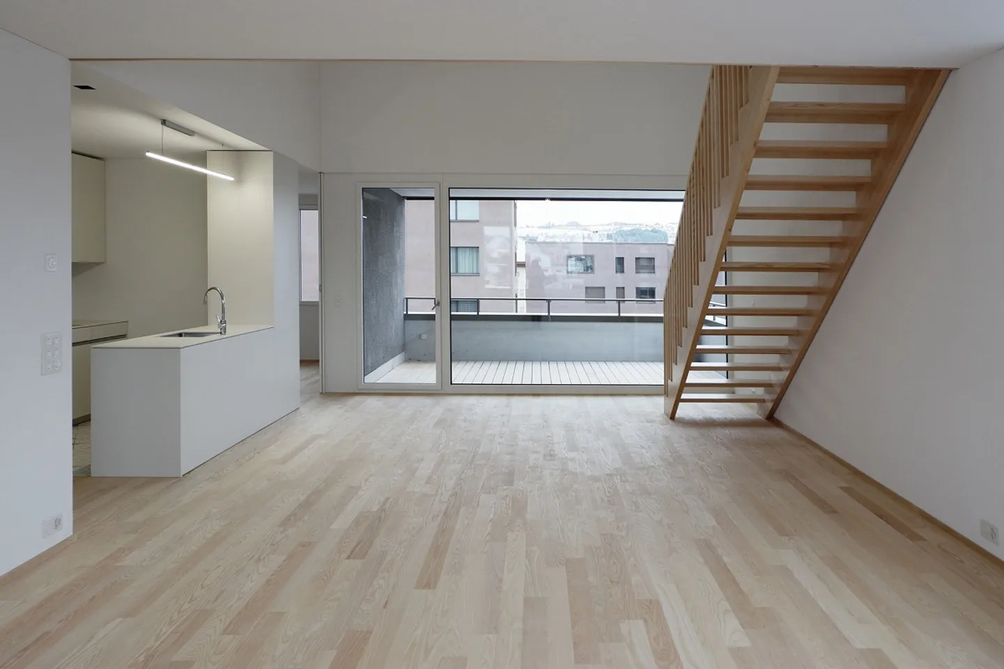 Appartement en attique 4½ spacieux avec un haut niveau de finition - Photo 1 sur 9