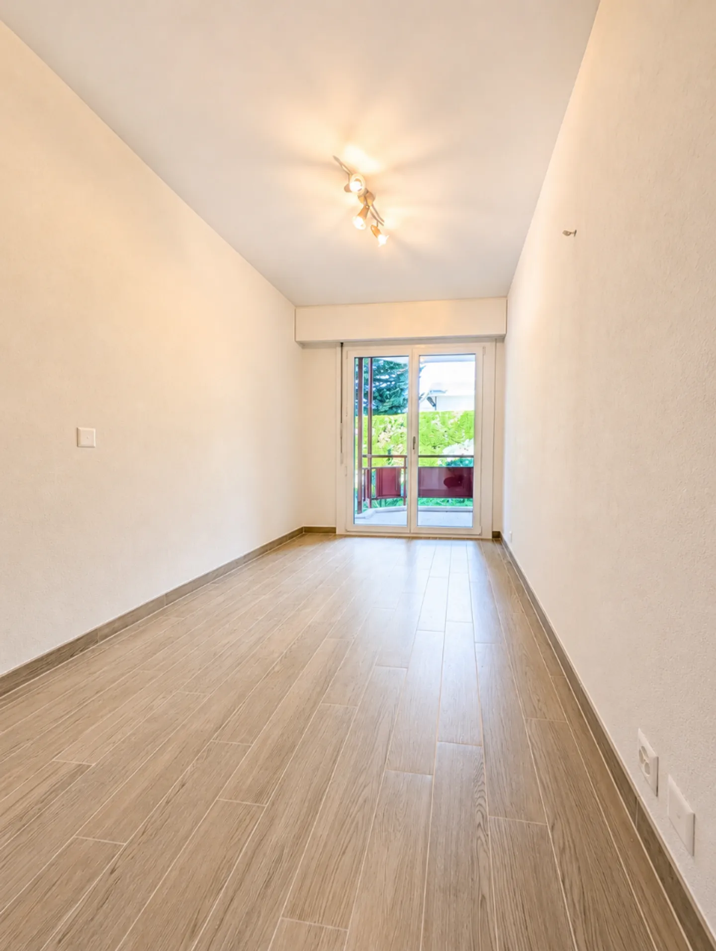 Appartamento Moderno con Giardino - Foto 3 di 8