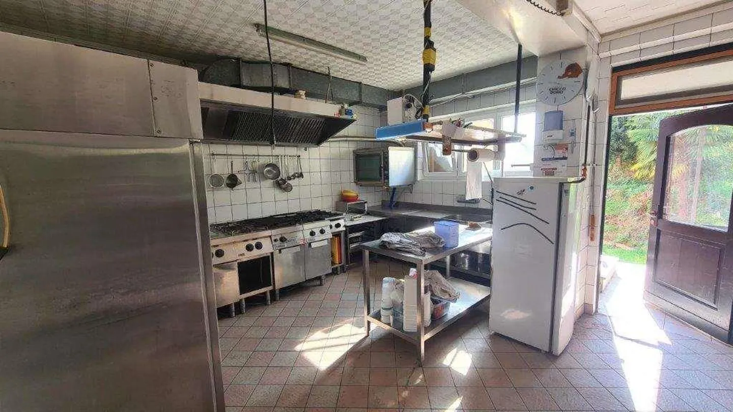 Edificio storico con ristorante - Foto 9 di 10
