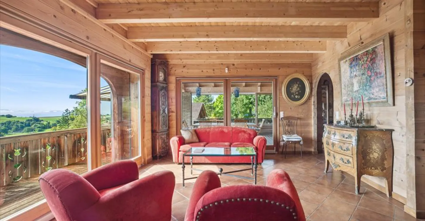 An exceptional chalet with a view of the lake and the forest, garden, double garage box - Photo 6 of 17