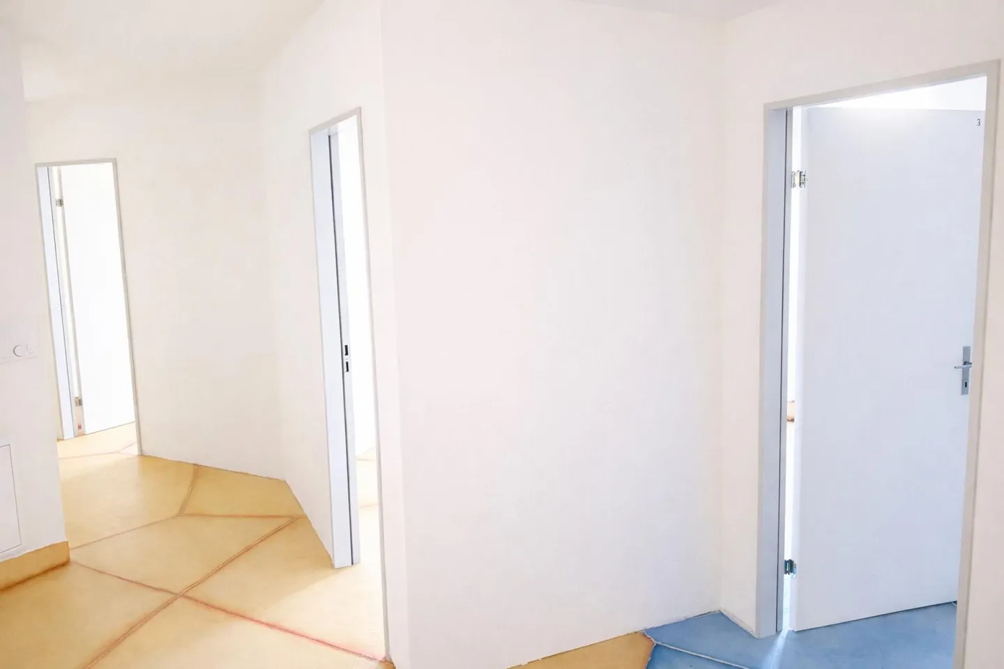 Charming Apartment in Quiet Area - Photo 3 of 7