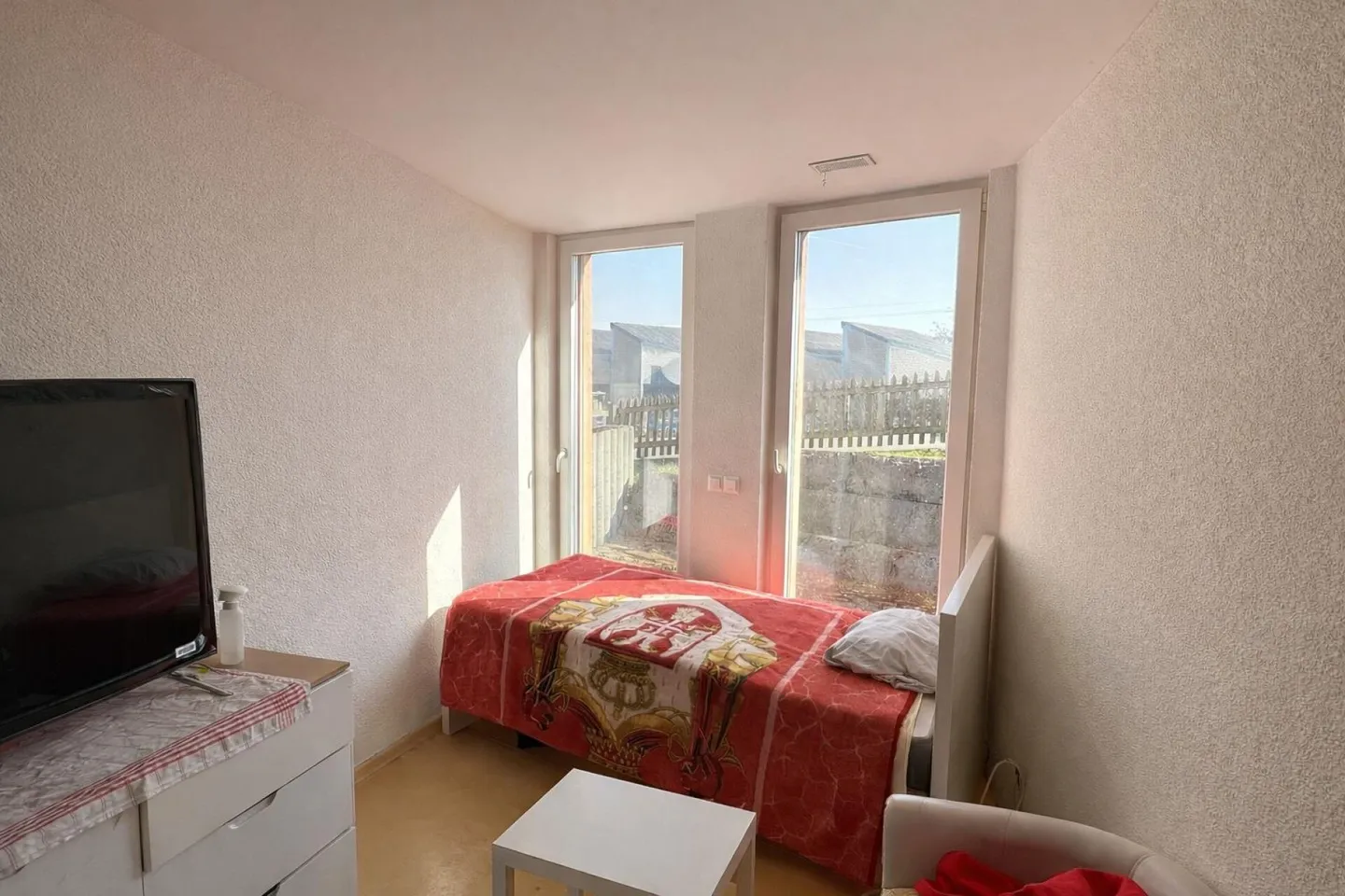 Charming Apartment in Quiet Area - Photo 2 of 7