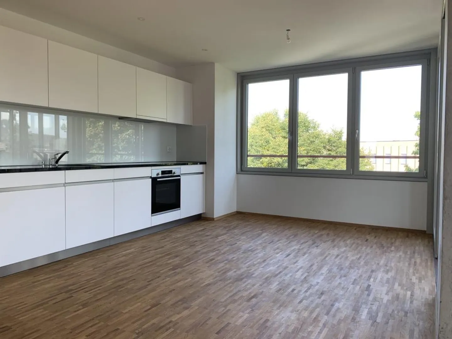 Appartement neuf de 3,5 pièces attrayant en emplacement central - Photo 2 sur 10