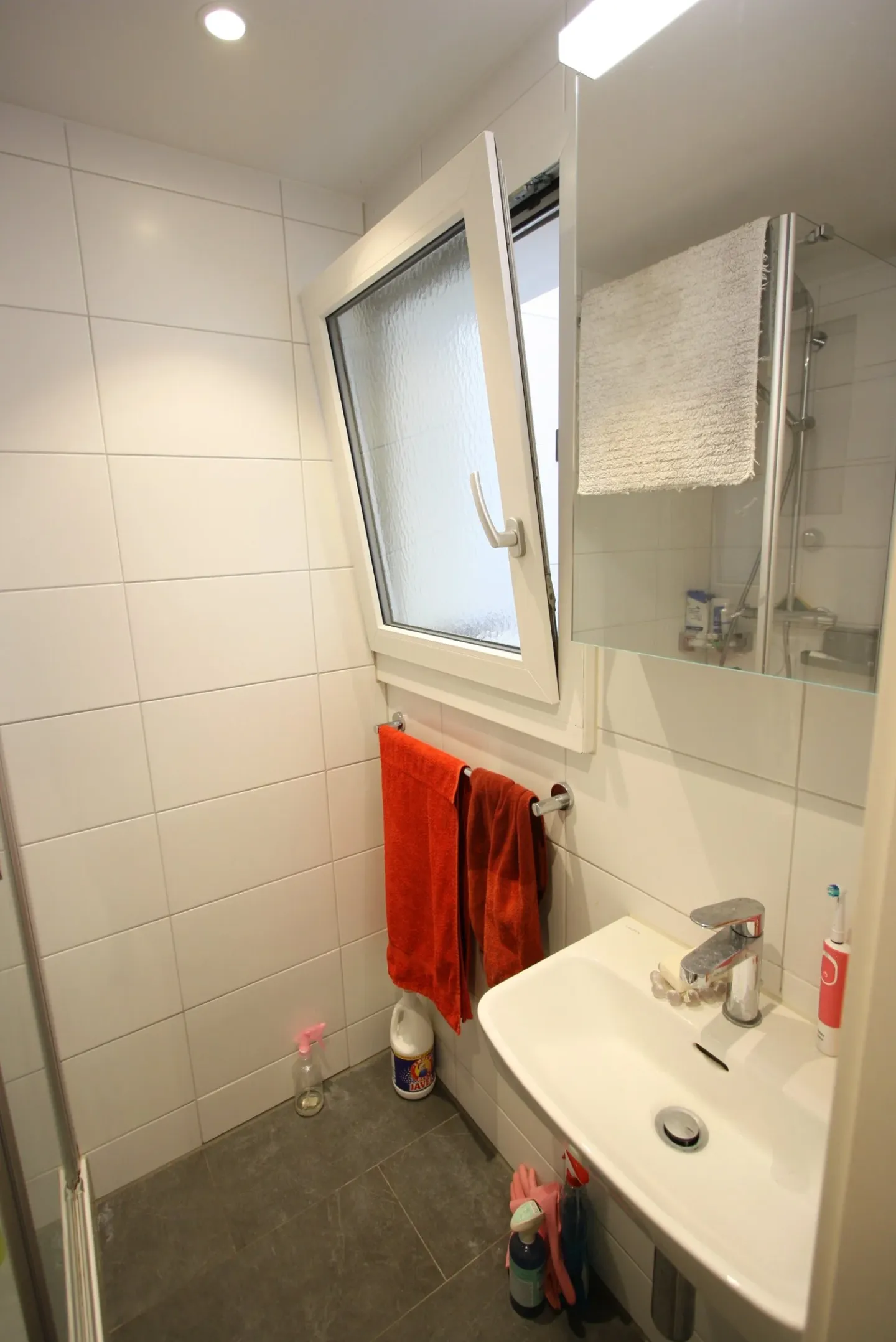 Charming 3.5-room apartment with balcony in Ostermundigen - Available from September. - Photo 13 of 15