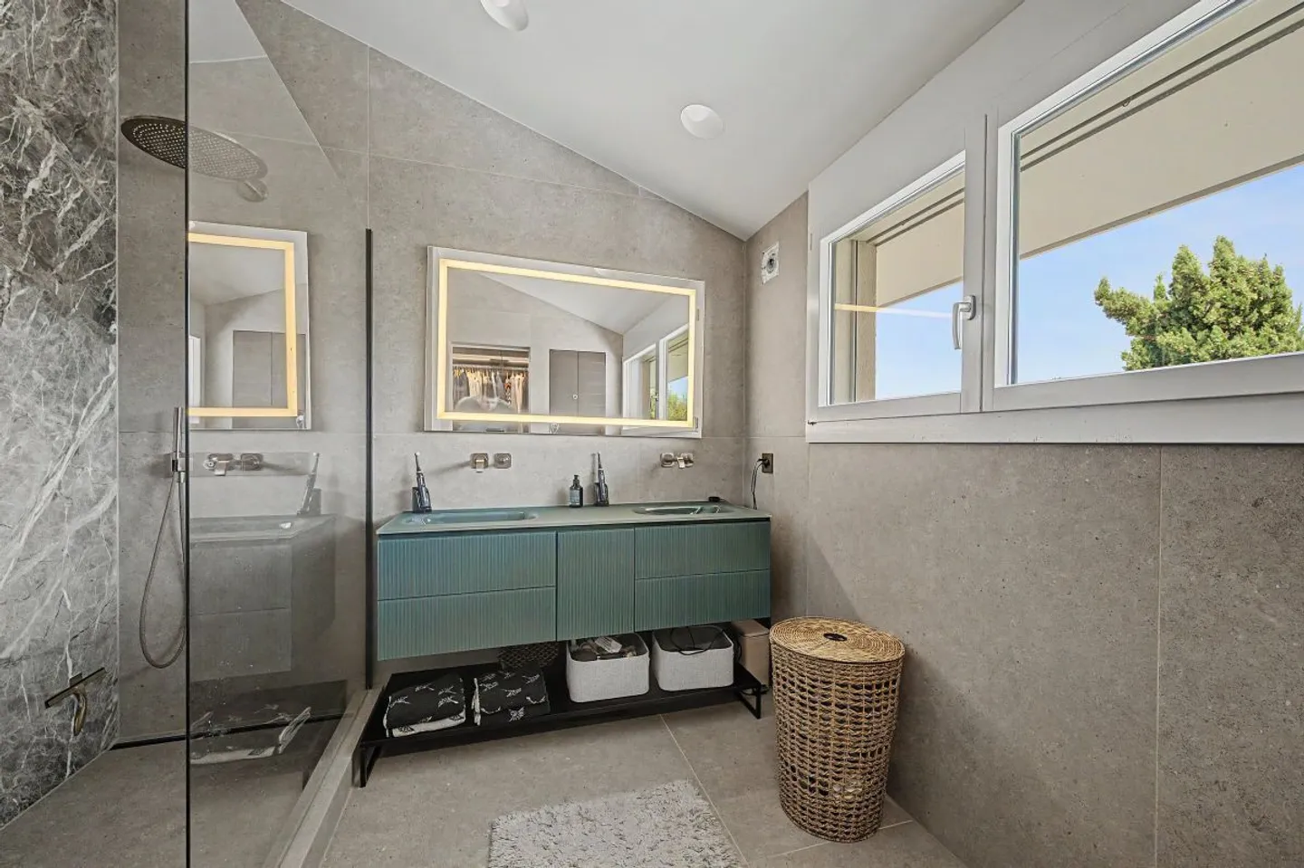 Luxury Family Home in Horw - Photo 4 of 13