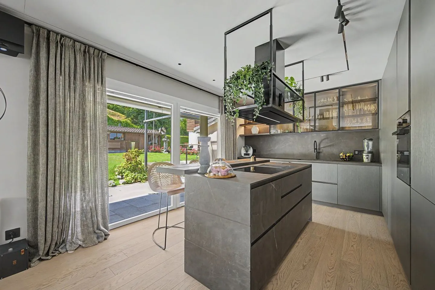 Luxury Family Home in Horw - Photo 5 of 13