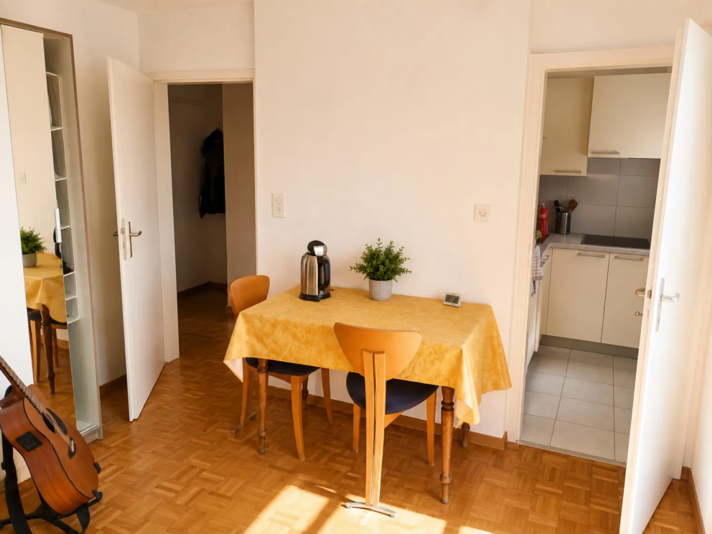 Studio situato al 6° piano di un edificio in Rue de Vaudrès 7 a Clarens. - Foto 4 di 5