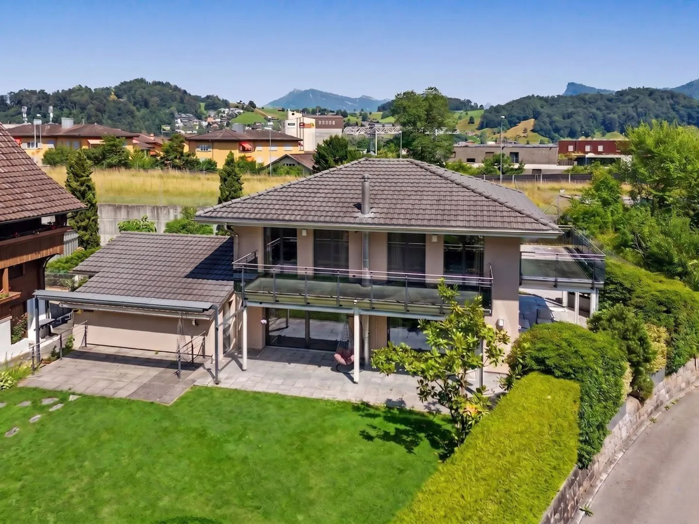 Luxury Family Home in Horw - Photo 1 of 13