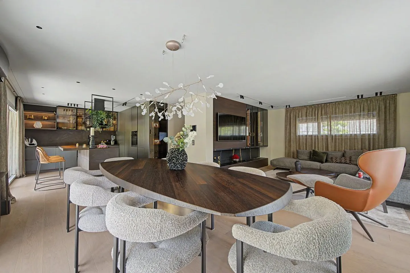 Luxury Family Home in Horw - Photo 9 of 13