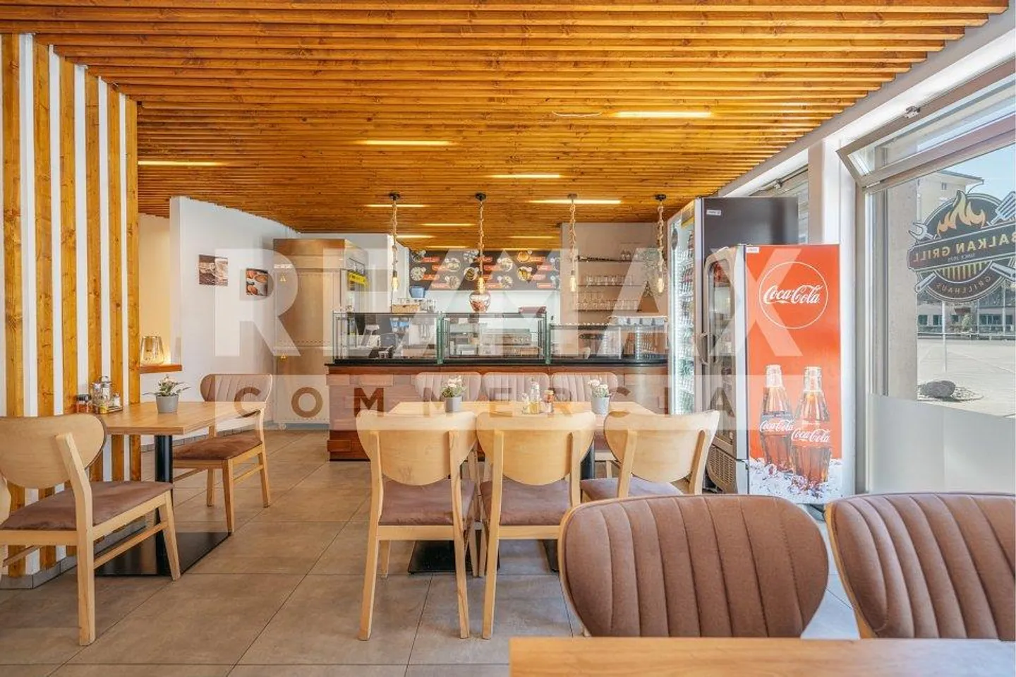 Ristorante Oasi con posti a sedere all'aperto direttamente presso il ruscello - Foto 8 di 13