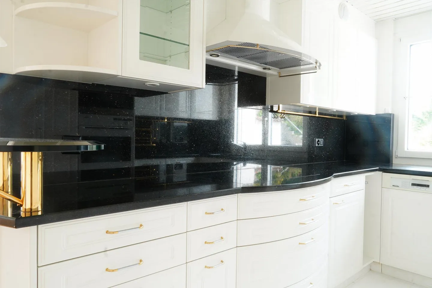 Dreamlike View into the Green in a Quiet Location - Photo 1 of 11