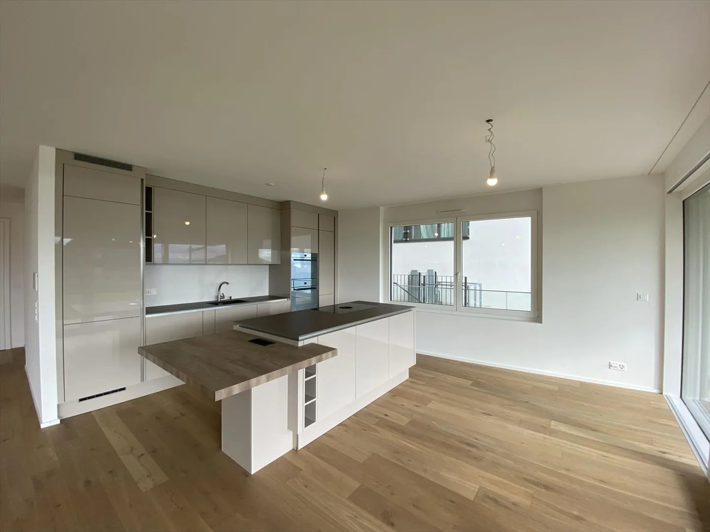 Exklusiv, wunderschöne 4,5 Zimmer mit Garten! - Foto 3 von 9