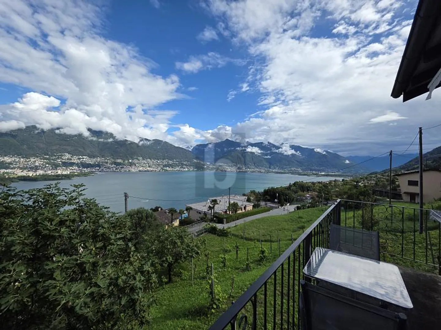 RUSTIQUE AVEC GRAND TERRAIN CONSTRUCTIBLE ET VUE - Photo 2 sur 6