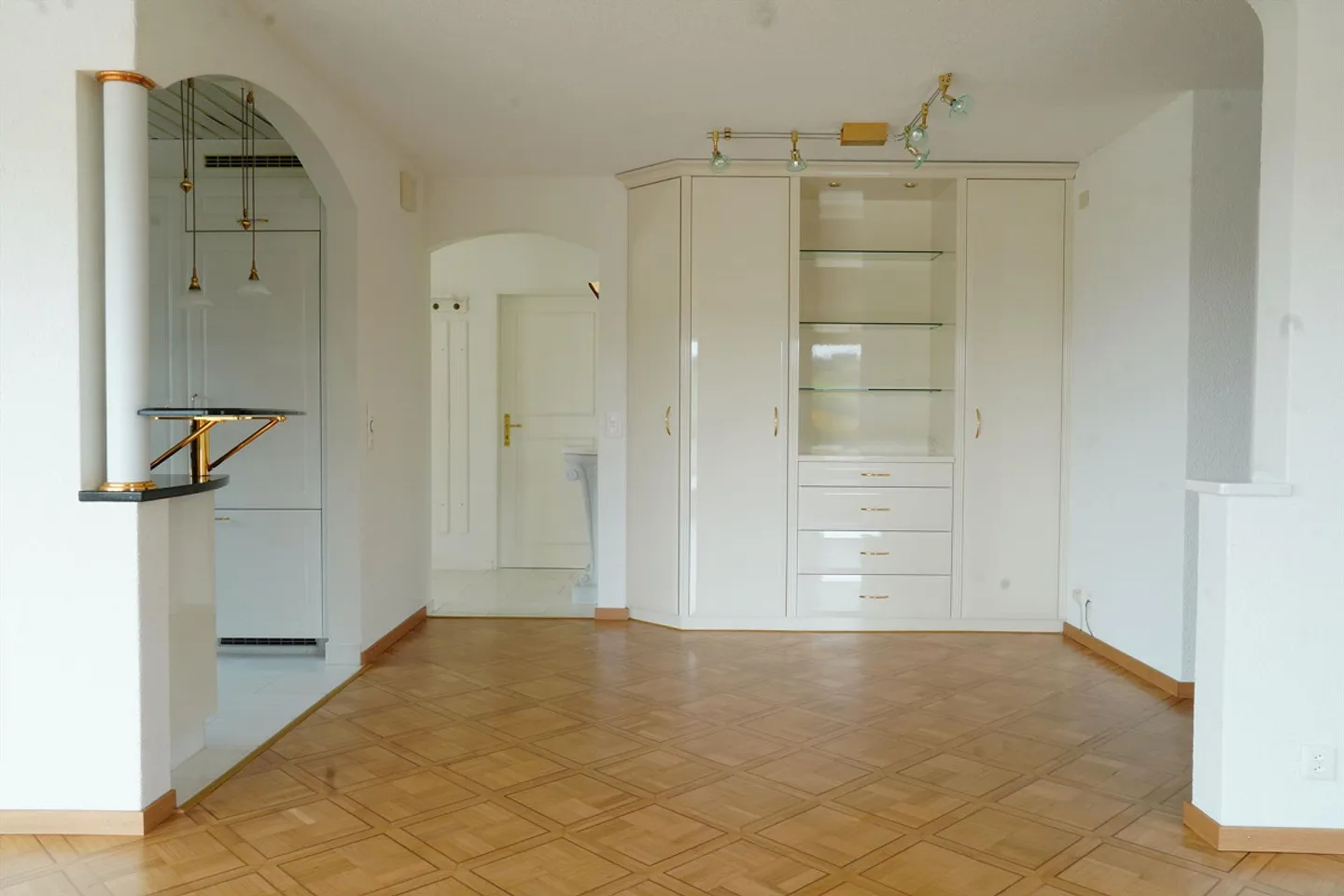 Dreamlike View into the Green in a Quiet Location - Photo 2 of 11