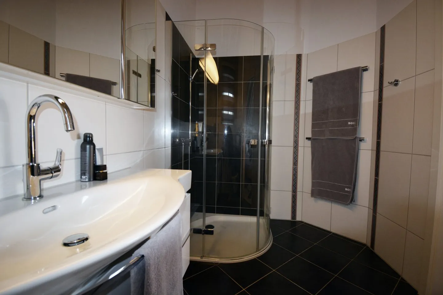 Affascinante casa unifamiliare di 5,5 stanze in una posizione tranquilla di Islisberg - con numerosi extra - Foto 22 di 63