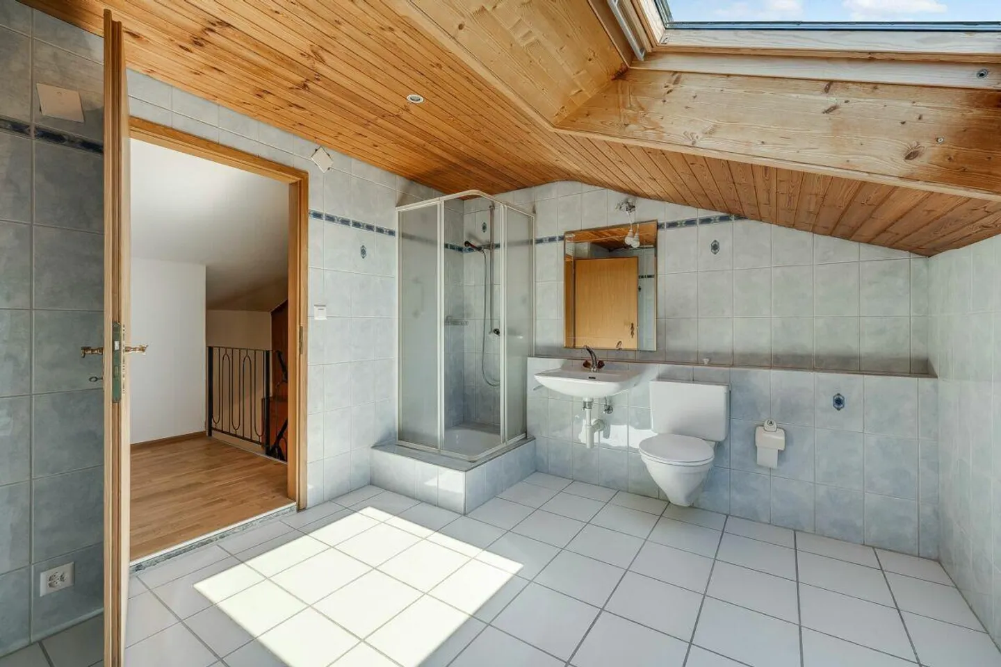 Beautiful corner single-family house with large winter garden and garage - Photo 12 of 13