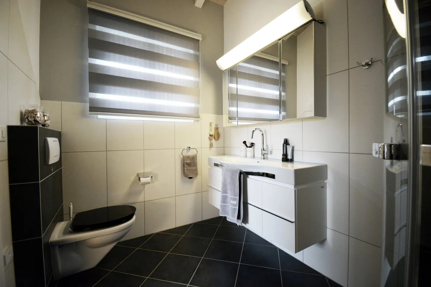 Affascinante casa unifamiliare di 5,5 stanze in una posizione tranquilla di Islisberg - con numerosi extra - Foto 23 di 63