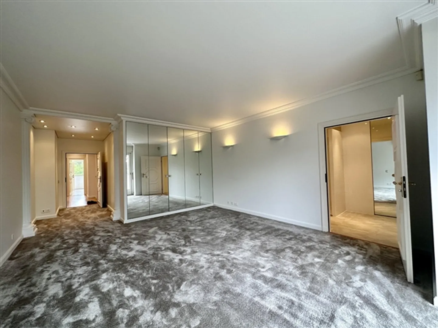 Excellent 5.5 Room Apartment for Rent, Plateau de Frontenex, in Cologny, Switzerland - Photo 2 of 5