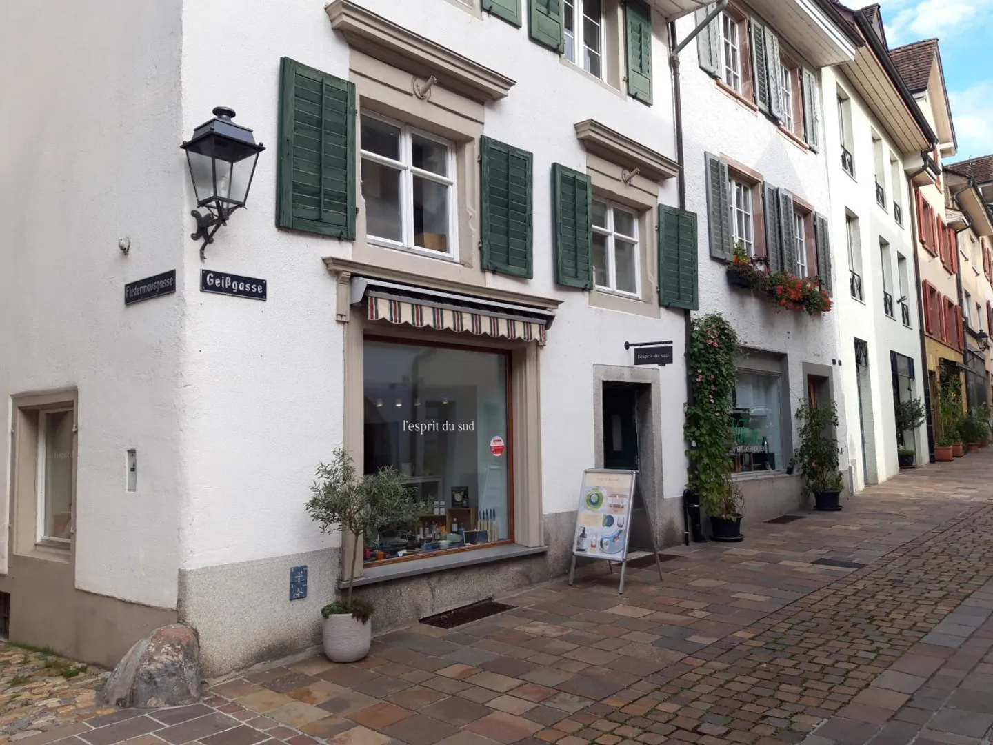 Magasin charmant au cœur de la vieille ville - Photo 2 sur 5