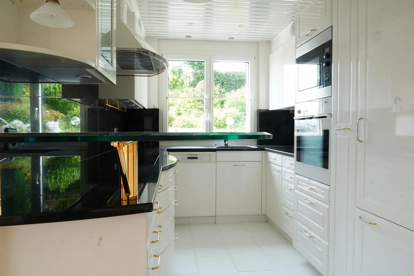 Dreamlike View into the Green in a Quiet Location - Photo 4 of 11