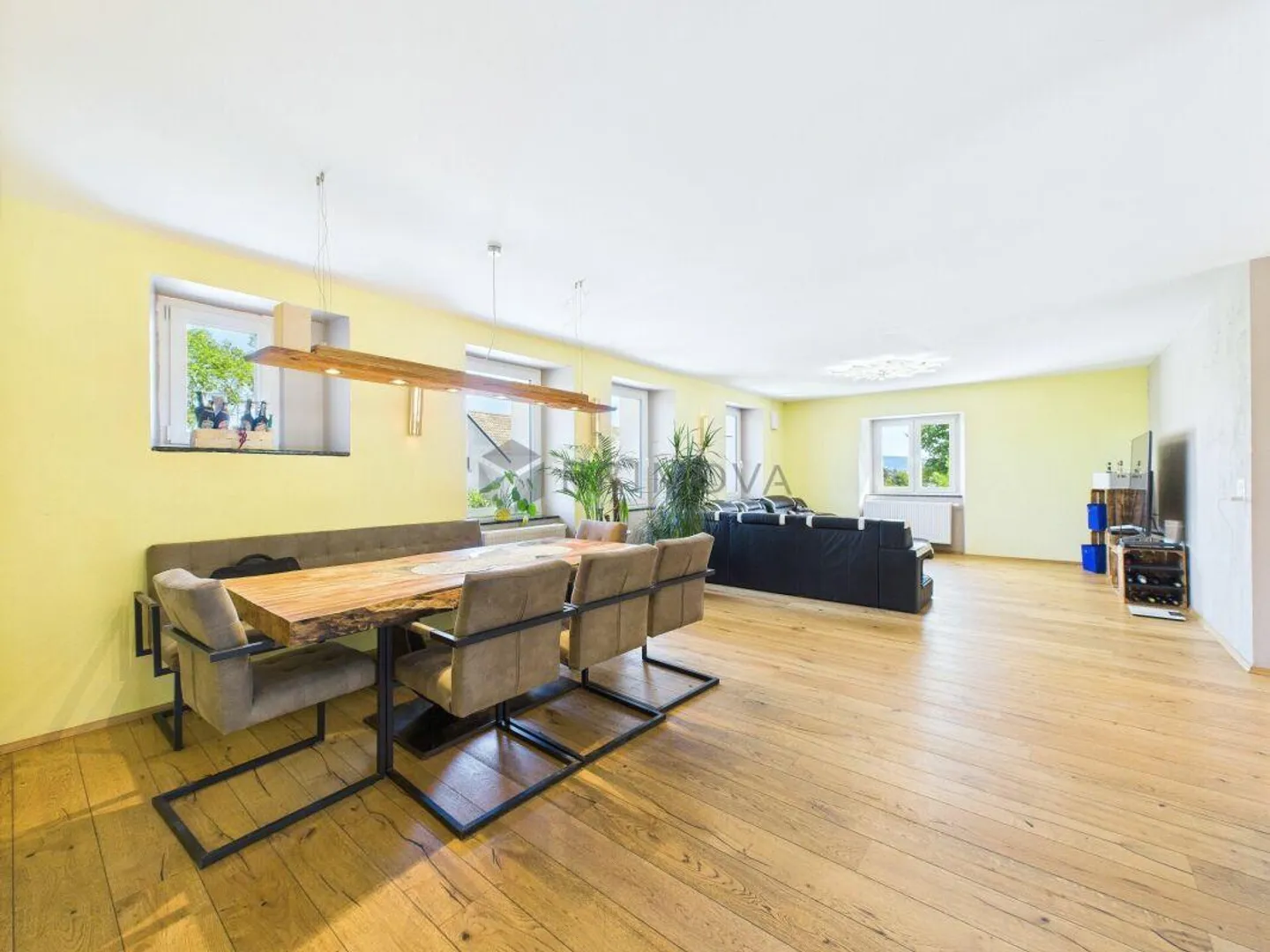 Où les familles grandissent et les rêves se construisent - Maison multifamiliale avec potentiel de développement... - Photo 2 sur 15