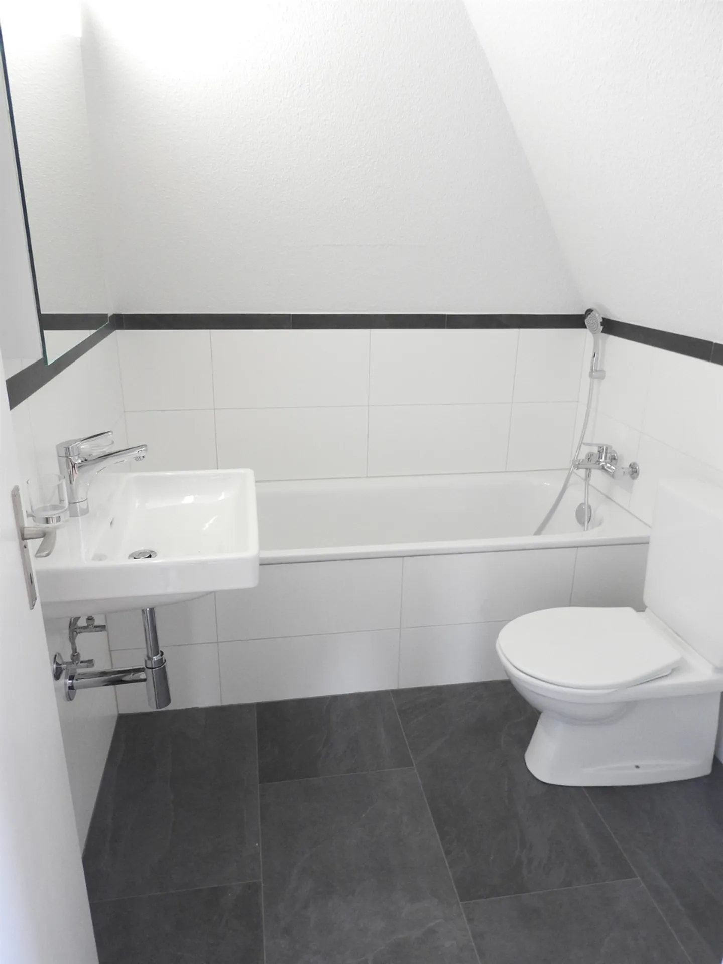 Charmante Dachwohnung - Foto 3 von 6