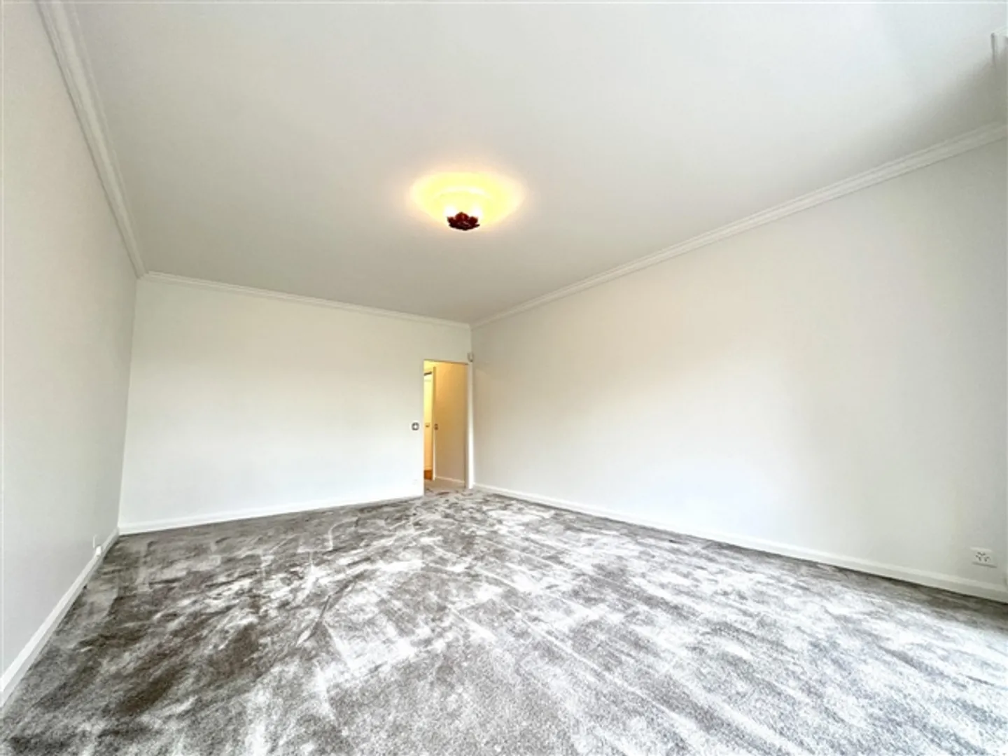 Excellent 5.5 Room Apartment for Rent, Plateau de Frontenex, in Cologny, Switzerland - Photo 4 of 5