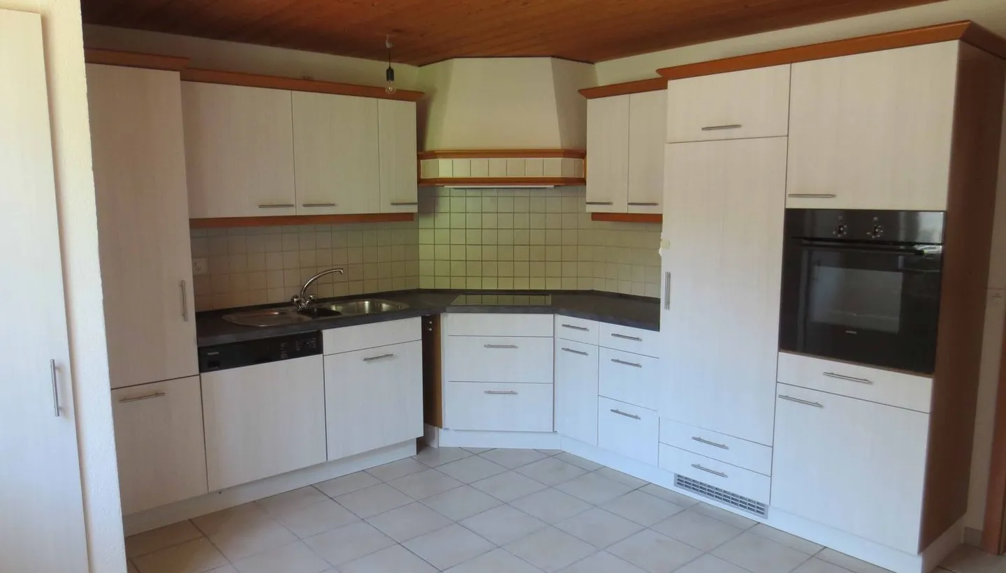 Spacious bright 4 1/2-room maisonette apartment - Photo 2 of 5