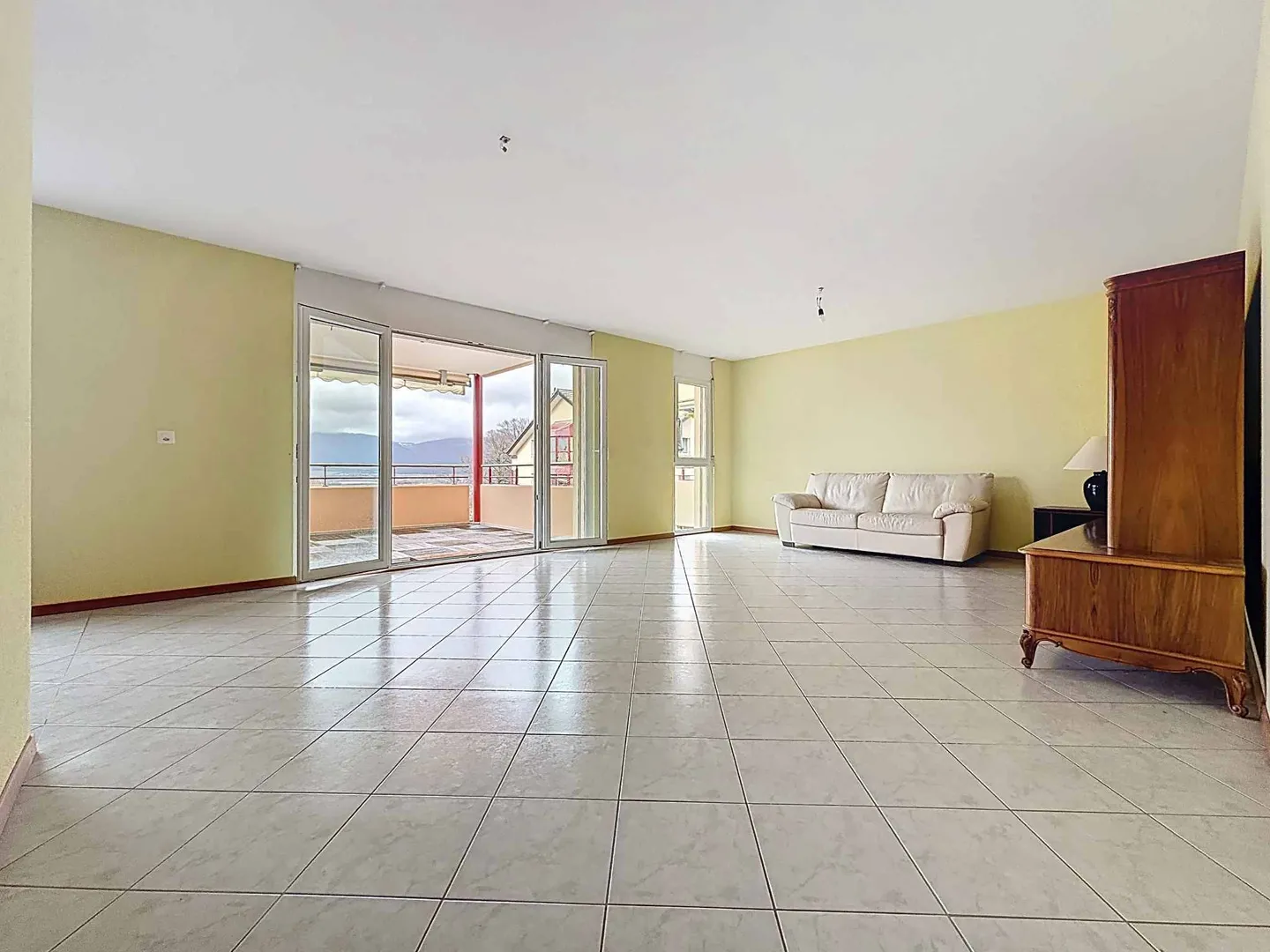 Spacious 3.5-room apartment with balcony - Photo 2 of 13