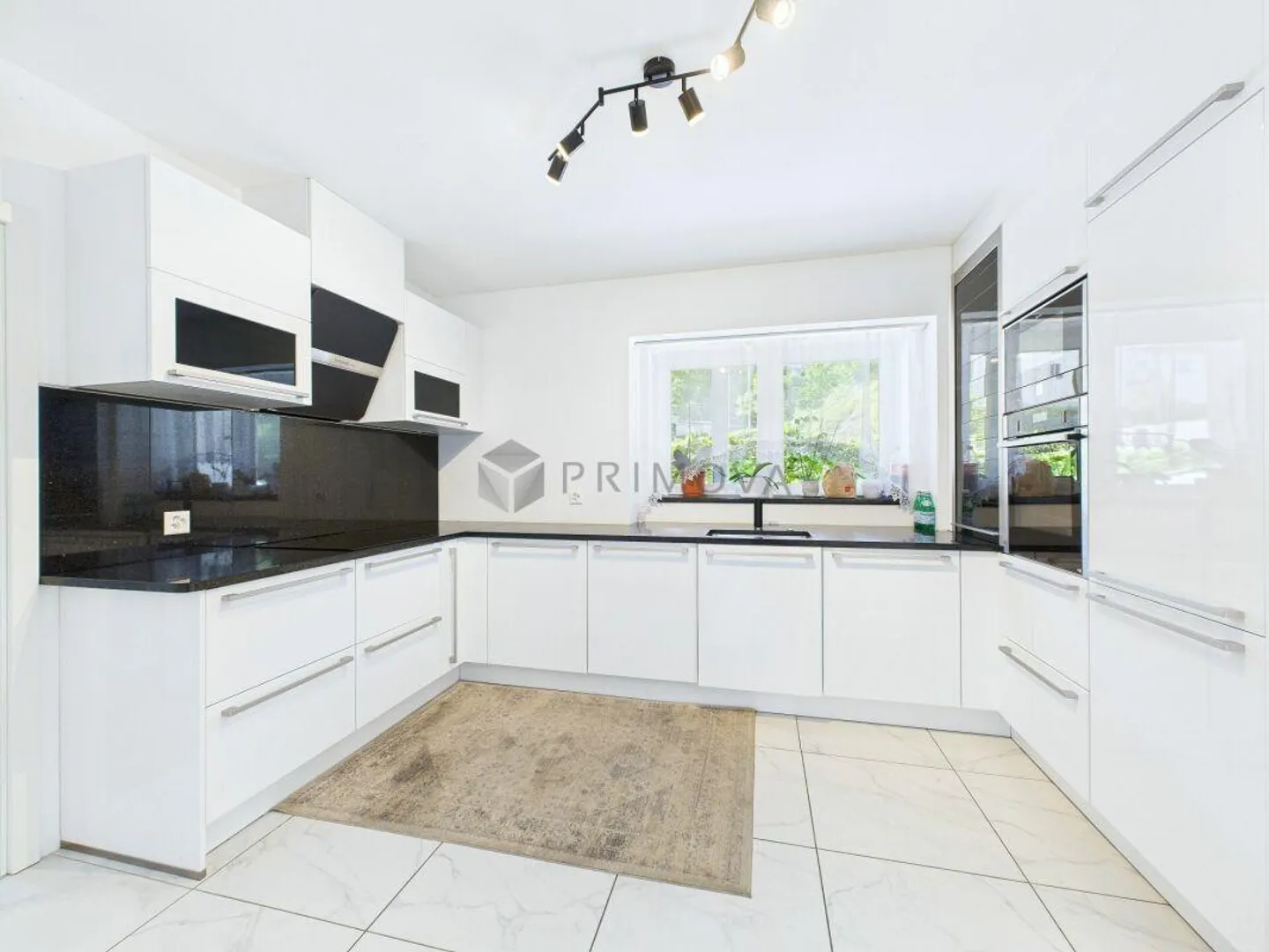 Où les familles grandissent et les rêves se construisent - Maison multifamiliale avec potentiel de développement... - Photo 4 sur 15