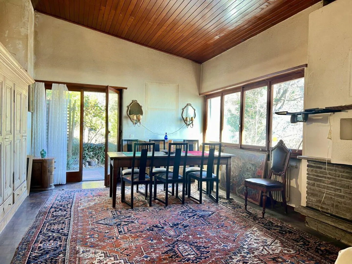 Single-family house for renovation in a quiet and secluded location - Photo 4 of 12