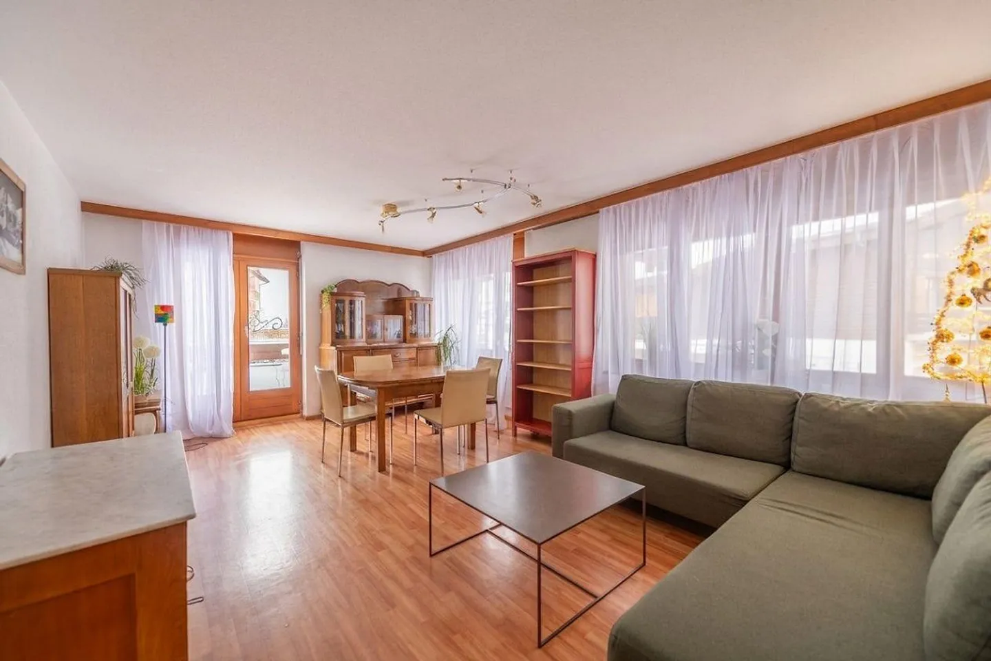 Vivre avec panorama sur les montagnes Appartement 4.5 pièces avec terrasse unique - Photo 2 sur 13