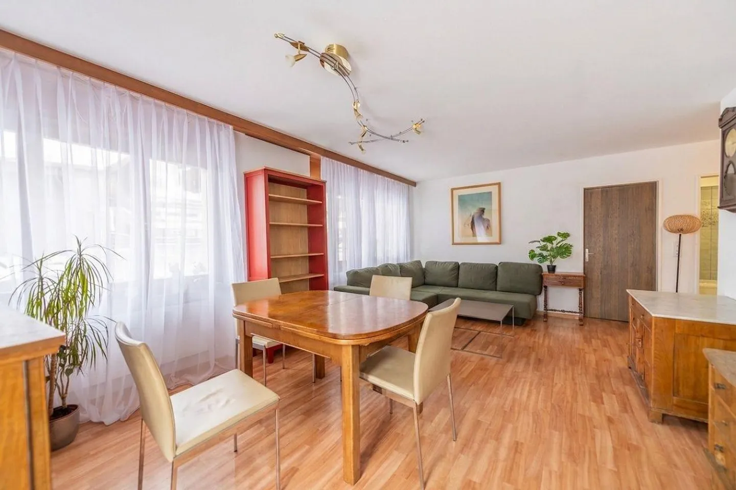 Vivre avec panorama sur les montagnes Appartement 4.5 pièces avec terrasse unique - Photo 3 sur 13