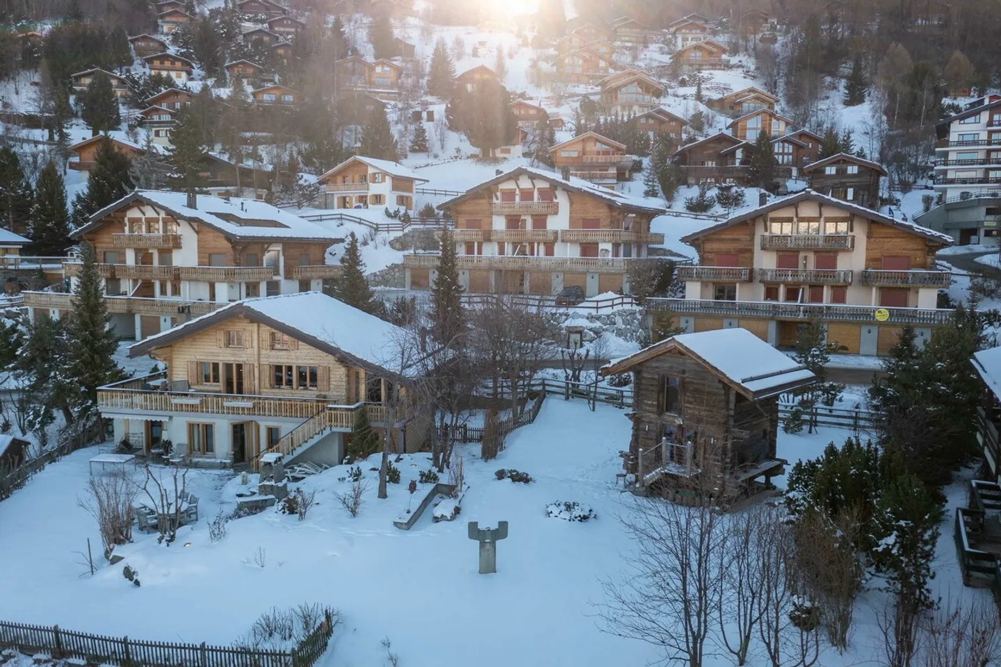 Terreno con mazot e permesso di costruire per chalet - Foto 3 di 12
