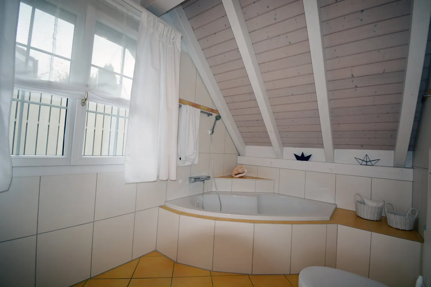 Affascinante casa unifamiliare di 5,5 stanze in una posizione tranquilla di Islisberg - con numerosi extra - Foto 32 di 63