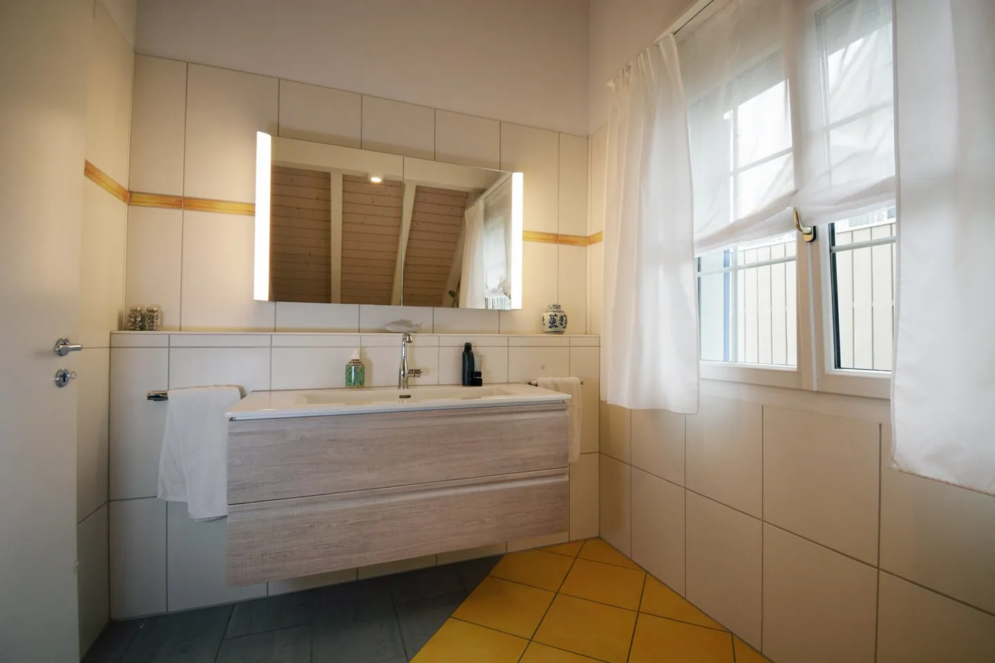 Affascinante casa unifamiliare di 5,5 stanze in una posizione tranquilla di Islisberg - con numerosi extra - Foto 33 di 63