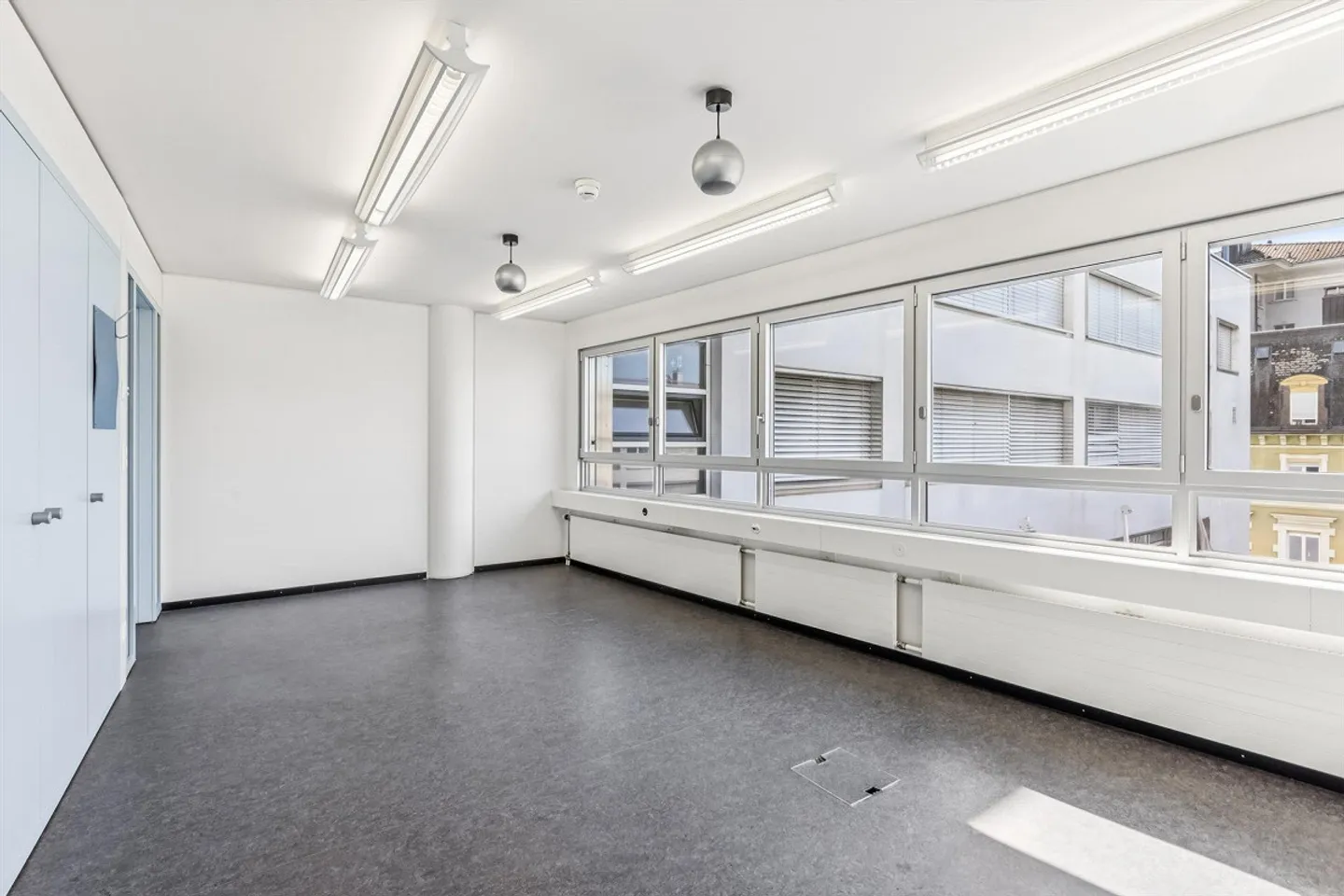 Commercial Property in Biel/Bienne - Photo 2 of 3