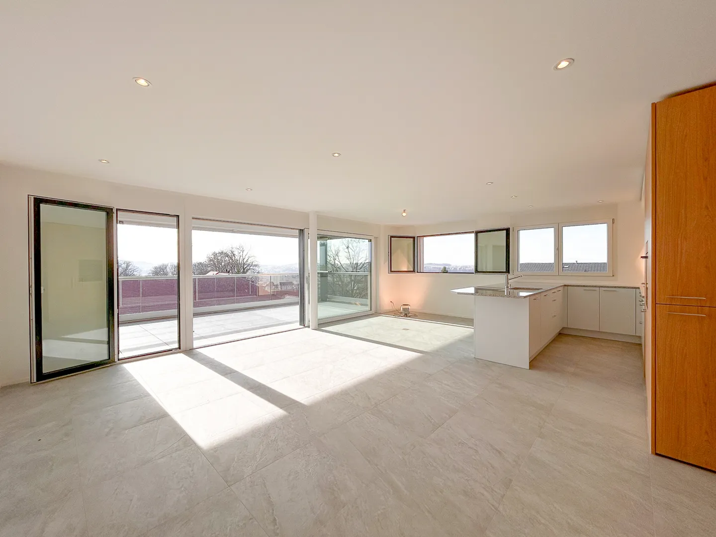 Storage/leisure space with flexible surface - Photo 10 of 16