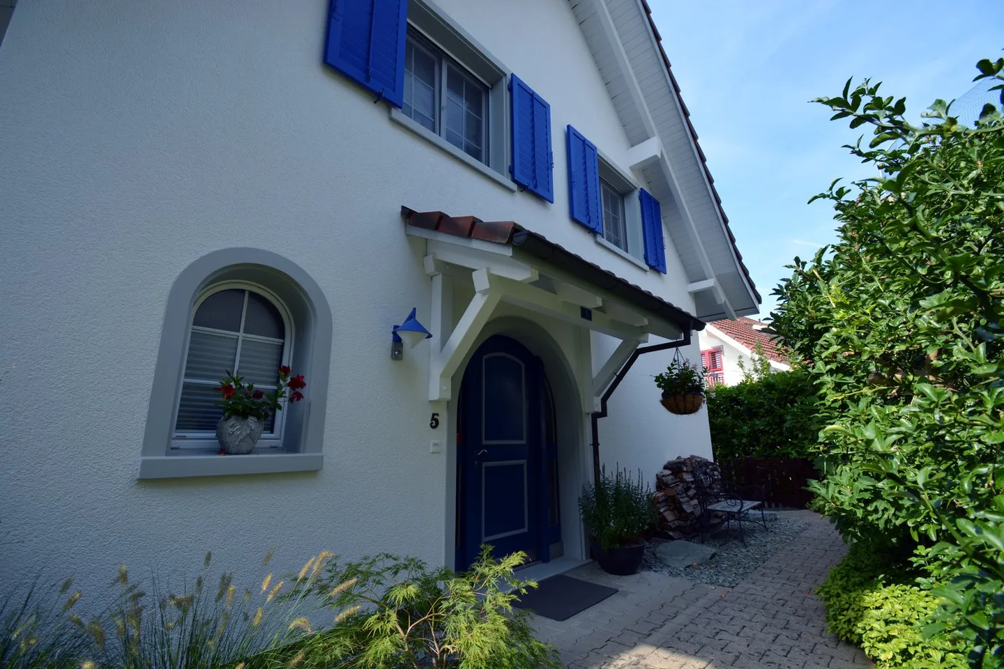 Affascinante casa unifamiliare di 5,5 stanze in una posizione tranquilla di Islisberg - con numerosi extra - Foto 41 di 63