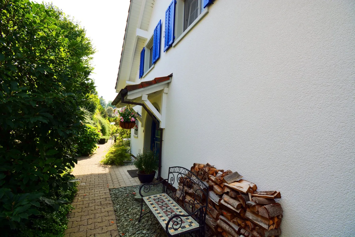 Affascinante casa unifamiliare di 5,5 stanze in una posizione tranquilla di Islisberg - con numerosi extra - Foto 42 di 63