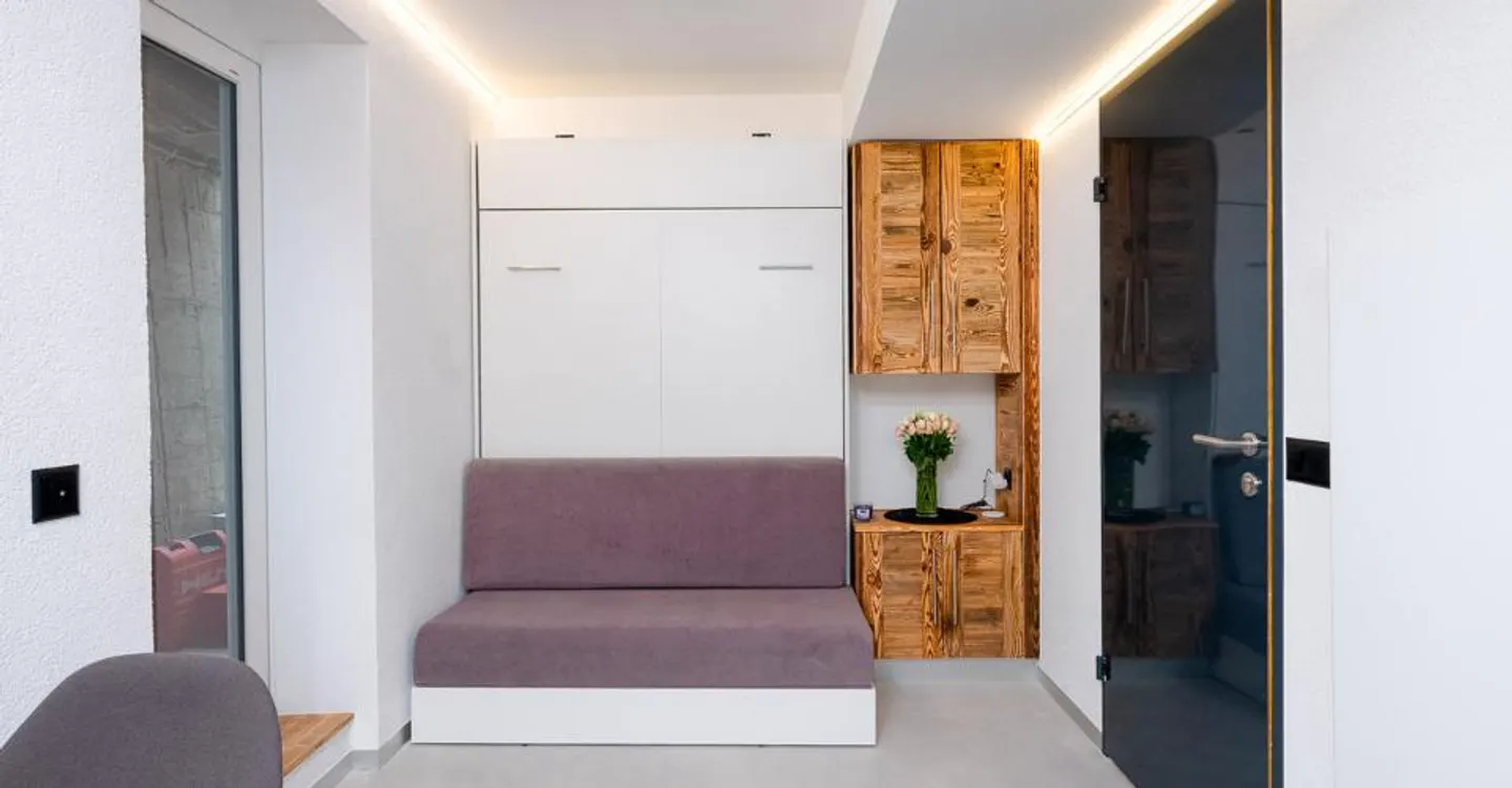 Studio ristrutturato con piscina coperta, sauna e campo da tennis - Foto 2 di 6