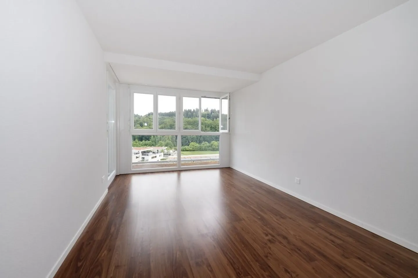 Appartement lumineux avec balcon et vue panoramique sur l'Aare - Photo 3 sur 10