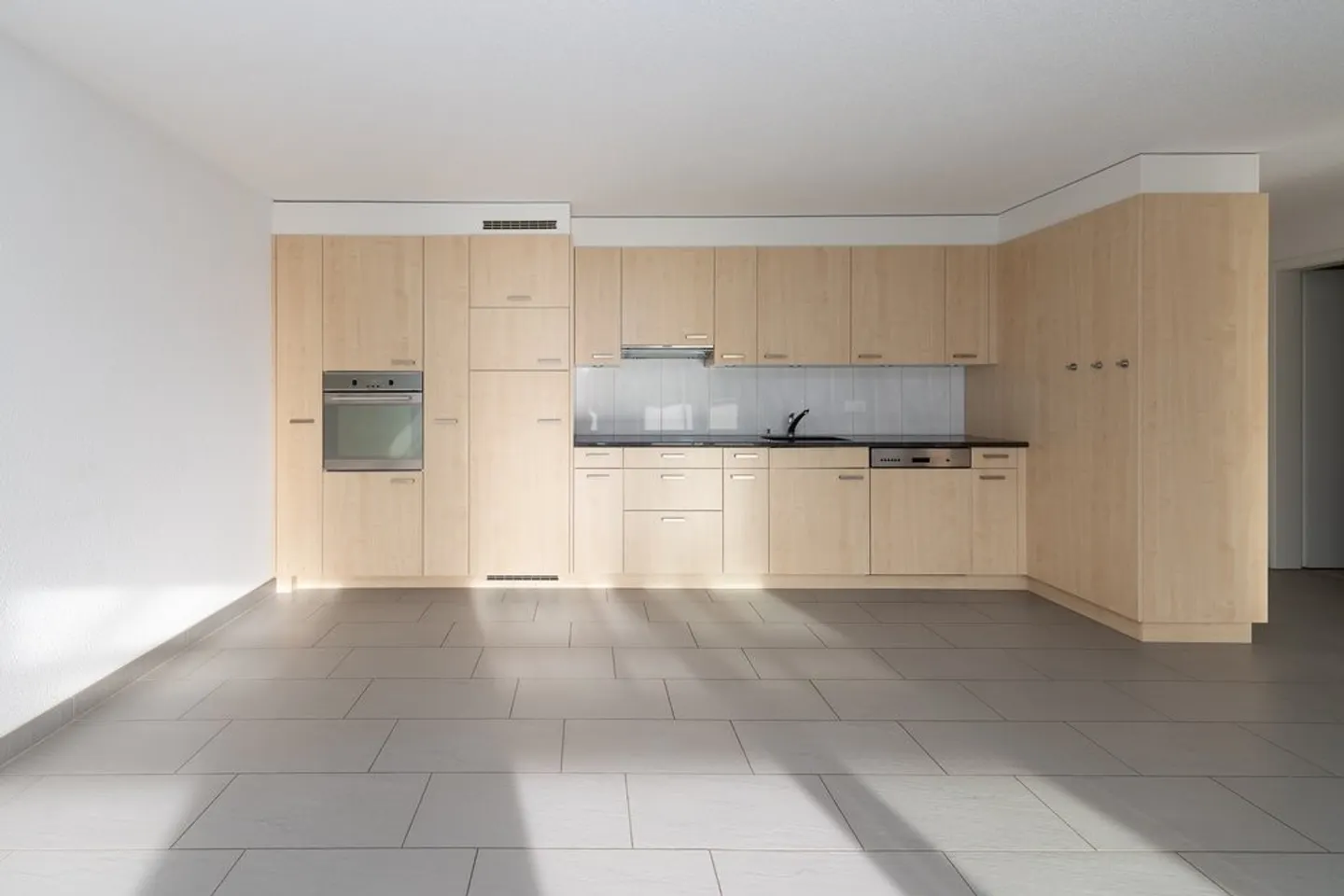Appartement lumineux avec balcon et vue panoramique sur l'Aare - Photo 4 sur 10