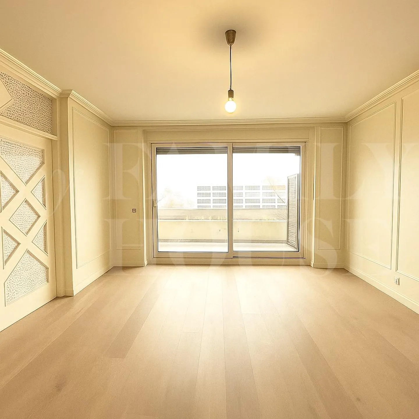 Geräumige Wohnung in der oberen Etage mit wunderschönem Blick - Foto 3 von 10