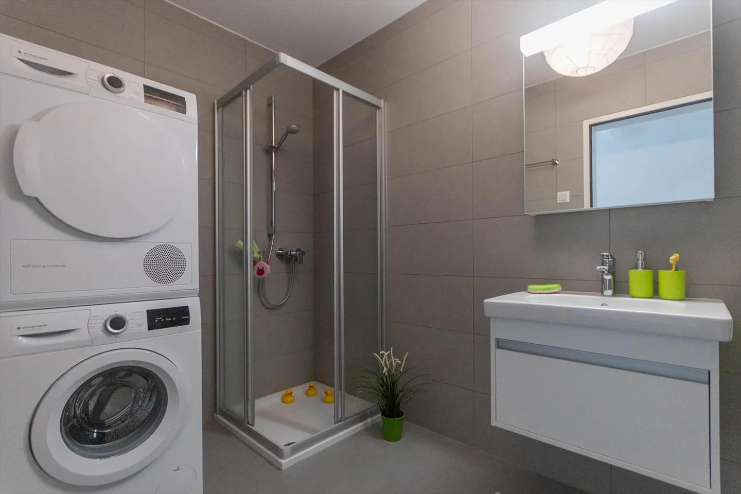 Appartement spacieux et moderne de 2,5 pièces - à deux pas du centre - Photo 3 sur 5