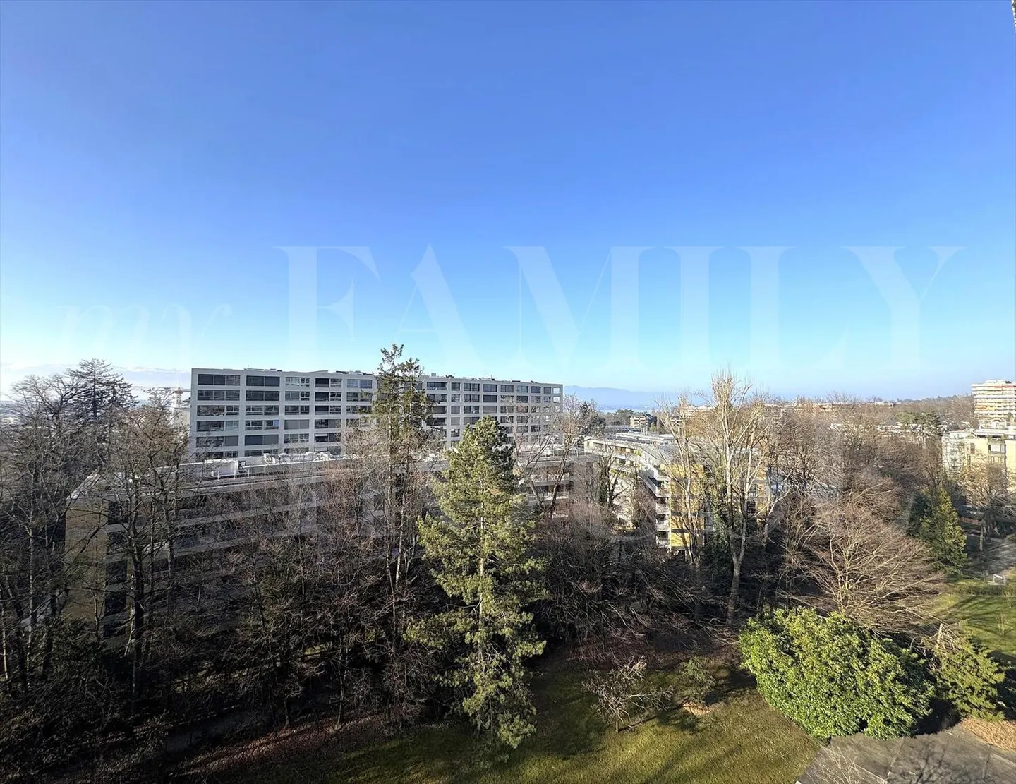 Geräumige Wohnung in der oberen Etage mit wunderschönem Blick - Foto 1 von 10