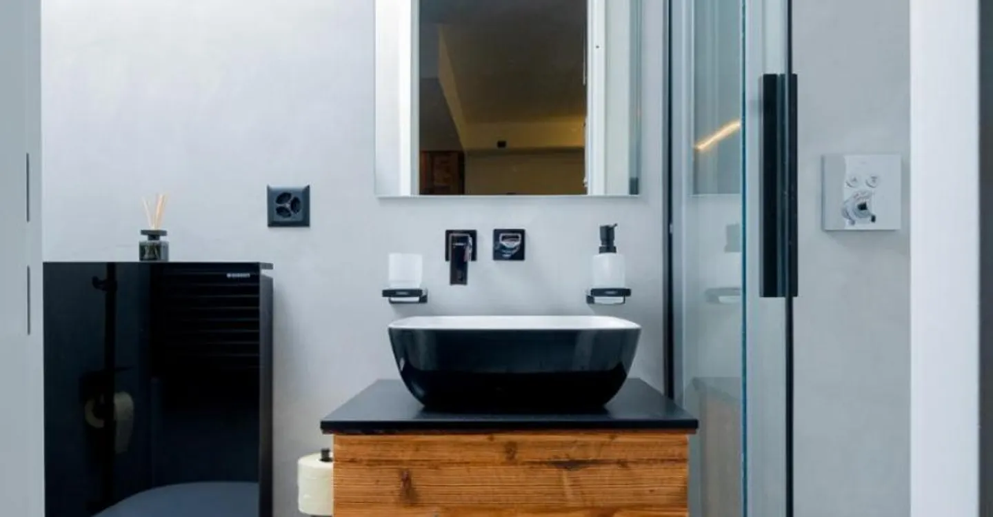 Studio ristrutturato con piscina coperta, sauna e campo da tennis - Foto 5 di 6